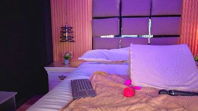 Saracollins1 live cam on Cam4
