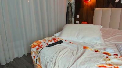 Saradiamond01 live cam on Cam4