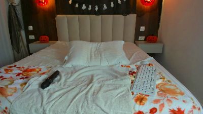 Saradiamond01 live cam on Cam4