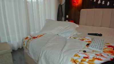 Saradiamond01 live cam on Cam4