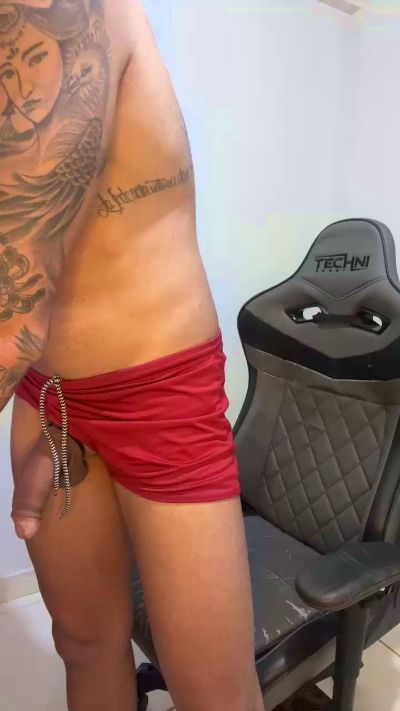 Saradoalto23 live cam on Cam4