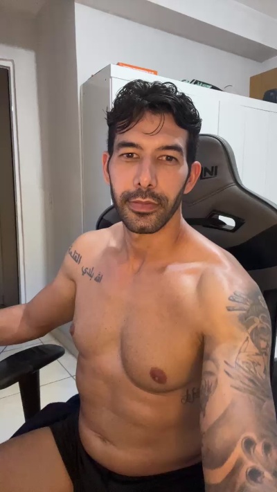 Saradoalto23 live cam on Cam4