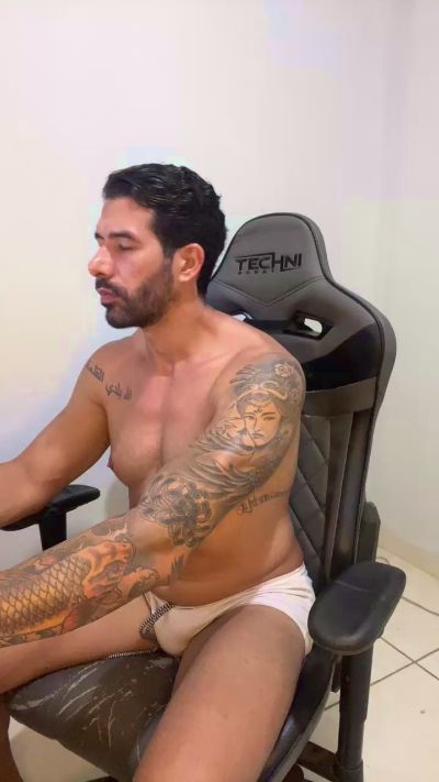 Saradoalto23 live cam on Cam4