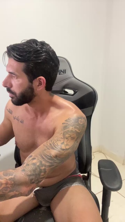 Saradoalto23 live cam on Cam4