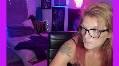 SarahDellison live cam on Cam4