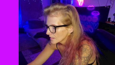 SarahDellison live cam on Cam4