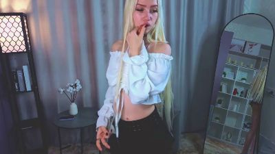 SarahFricks live cam on Cam4
