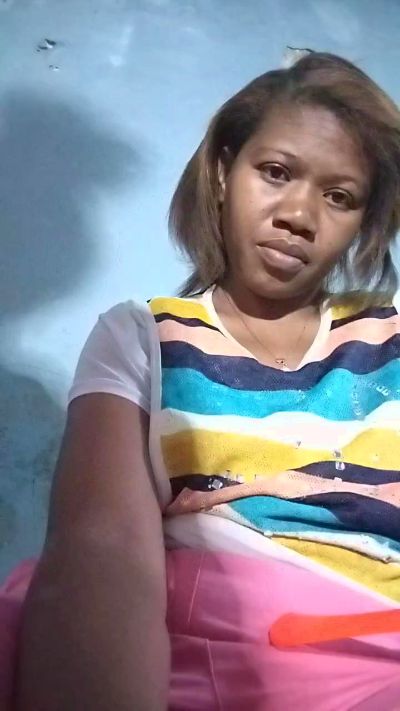 Sarahkwel live cam on Cam4