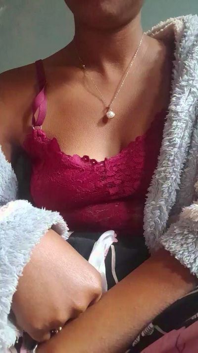 Sarahkwel live cam on Cam4
