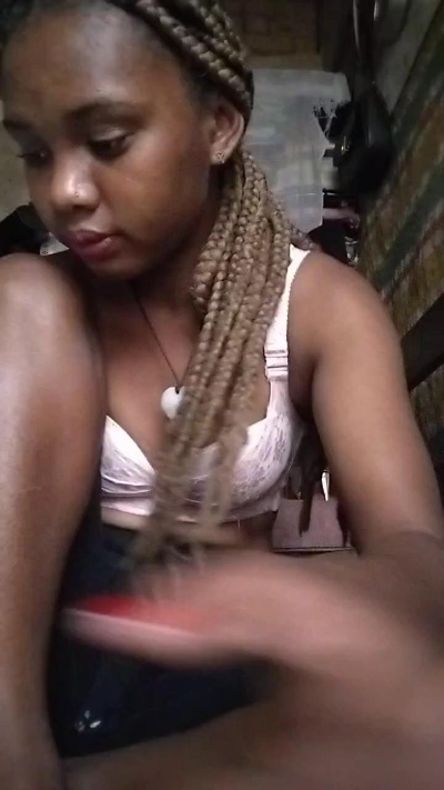 Sarahkwel live cam on Cam4