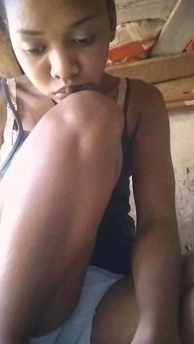 Sarahkwel live cam on Cam4