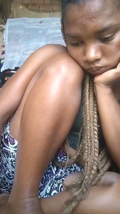 Sarahkwel live cam on Cam4