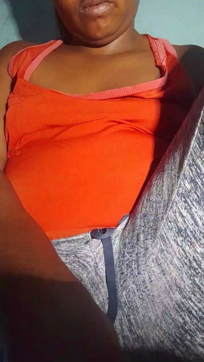 Sarahkwel live cam on Cam4