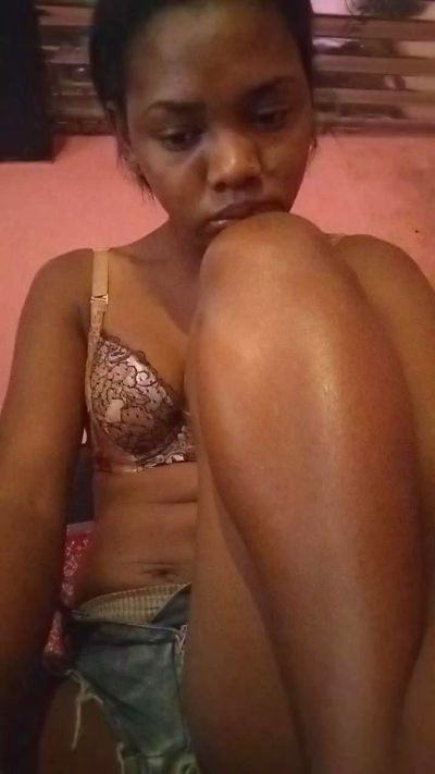 Sarahkwel live cam on Cam4