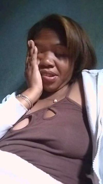 Sarahkwel live cam on Cam4