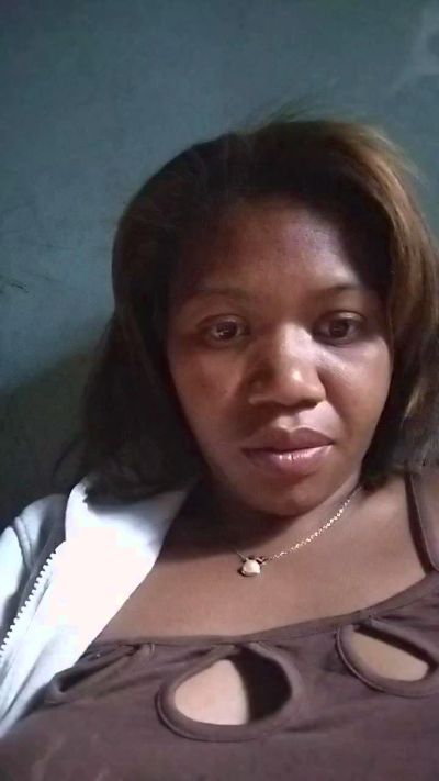 Sarahkwel live cam on Cam4