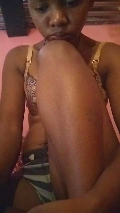 Sarahkwel live cam on Cam4