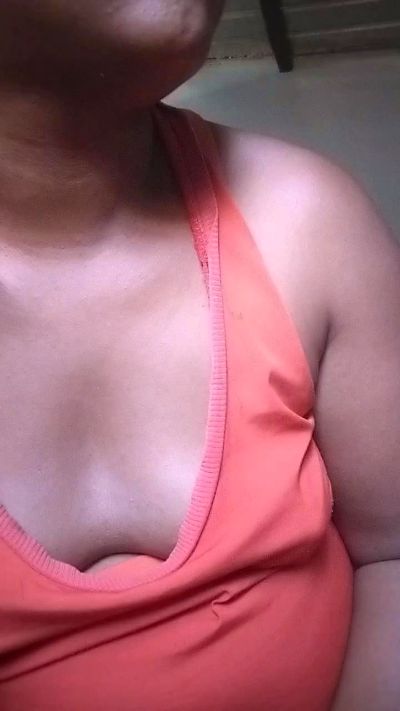 Sarahkwel live cam on Cam4