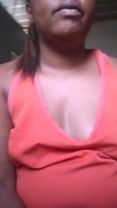 Sarahkwel live cam on Cam4