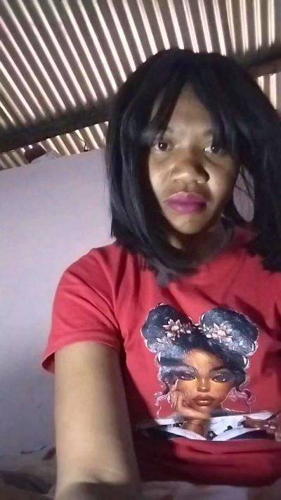 Sarahkwel live cam on Cam4