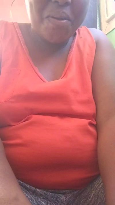 Sarahkwel live cam on Cam4
