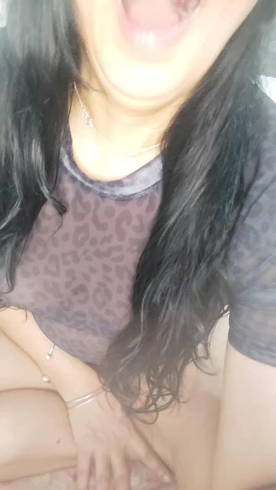 Sarahsua live cam on Cam4