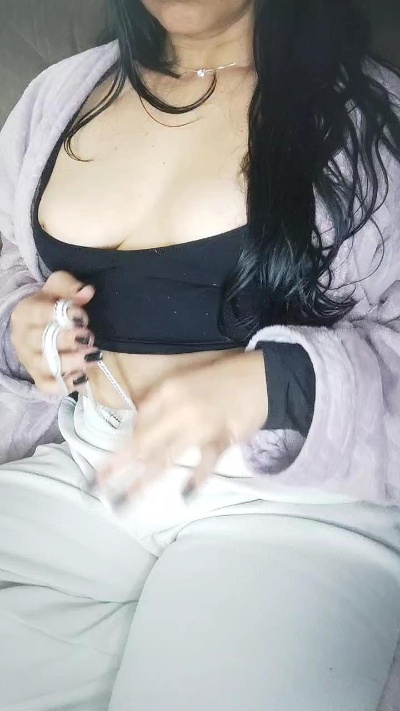 Sarahsua live cam on Cam4
