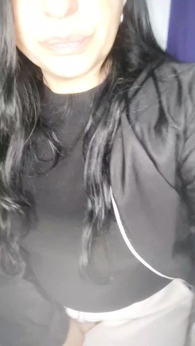 Sarahsua live cam on Cam4