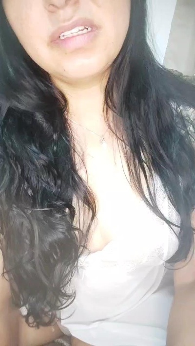 Sarahsua live cam on Cam4
