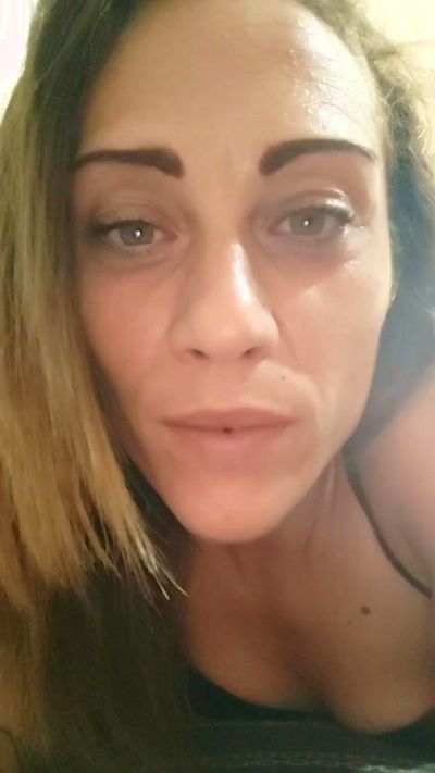 Saretta23 live cam on Cam4
