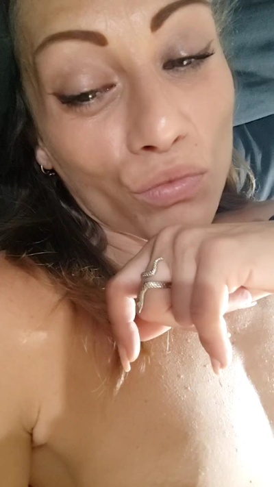Saretta23 live cam on Cam4