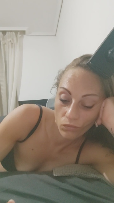 Saretta23 live cam on Cam4
