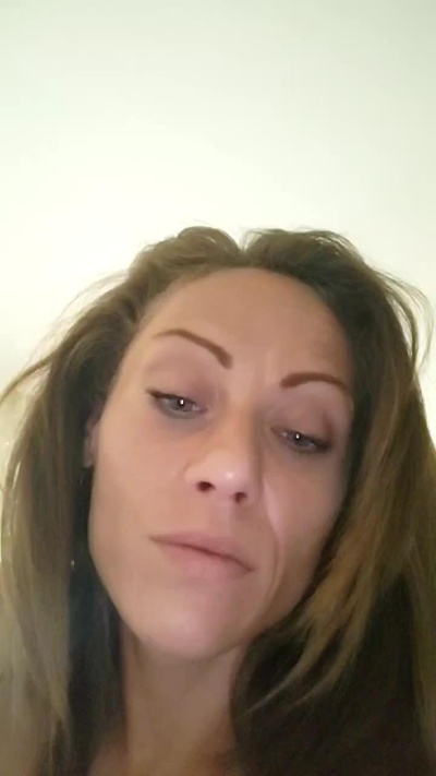 Saretta23 live cam on Cam4