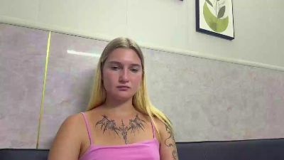 SariMayfield live cam on Cam4