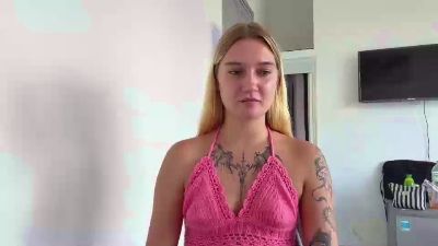 SariMayfield live cam on Cam4