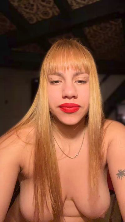 Saritafer77 live cam on Cam4