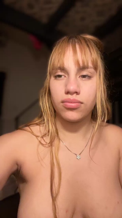 Saritafer77 live cam on Cam4