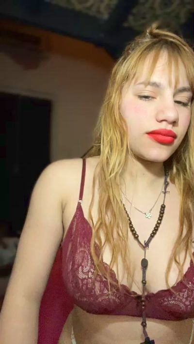 Saritafer77 live cam on Cam4