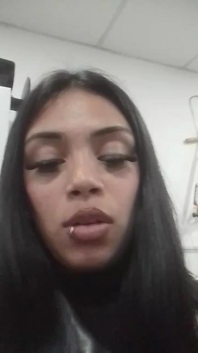 Sasha2432 live cam on Cam4