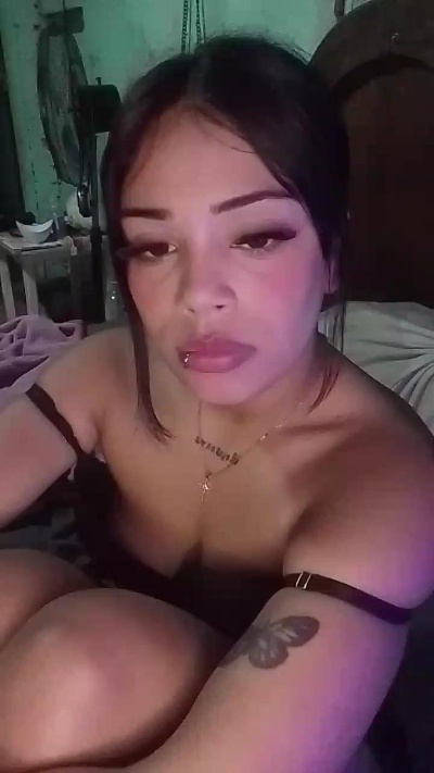 Sasha2432 live cam on Cam4