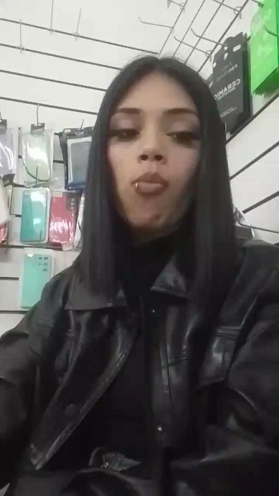 Sasha2432 live cam on Cam4