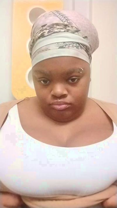 le modèle Sashathabad01 est en webcam porno dans un show sur le site cam4, il possède les tags suivants: bbw