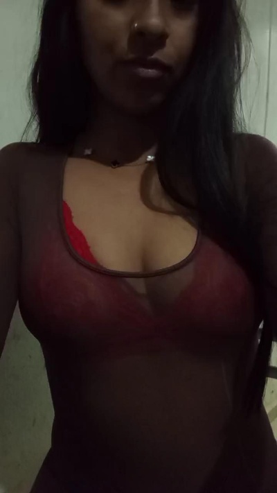 SassyBrunella live cam on Cam4