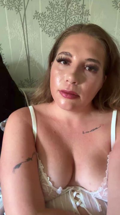 SassyLassy93 live cam on Cam4