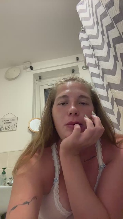 SassyLassy93 live cam on Cam4