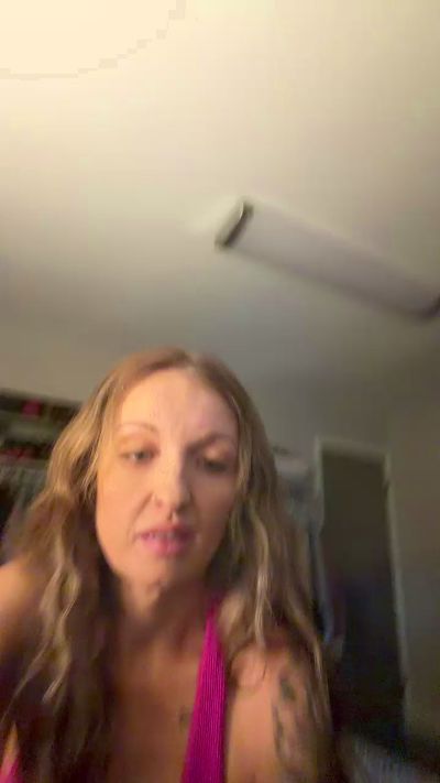 SavannahIrish live cam on Cam4