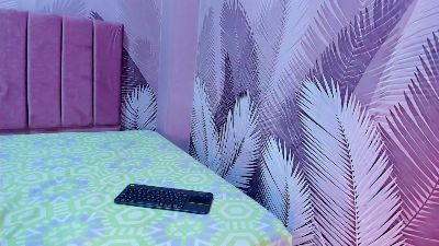 SaylorBloom live cam on Cam4