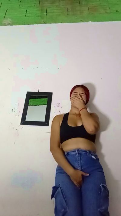 Scarlett_pee live cam on Cam4
