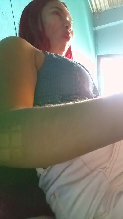 Scarlett_pee live cam on Cam4