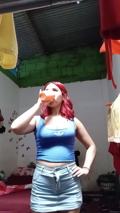 Scarlett_pee live cam on Cam4